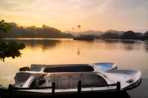 Kandy: Night Tour with Boat Safari, Cultural Show & Temples