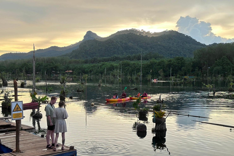 Krabi: Mirador Klong Root Kayak,Alimentación de Peces y másPrograma B: Kayak, plantación de caucho y alimentación de elefantes