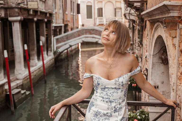 Venice With Professional Photographer Express Photoshoot in Rialto