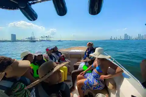 Cartagena: Passeio pelas 5 Ilhas do Rosário com mergulho com snorkel e almoço