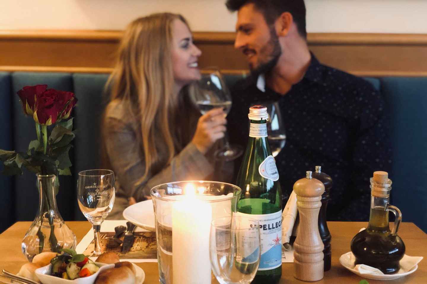 Poznań: Romantic Italian Dinner with Live Music and Wine