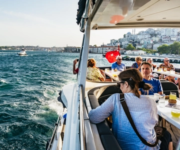 Istanbul: Bosphorus Sunset Cruise on a Luxury Yacht
