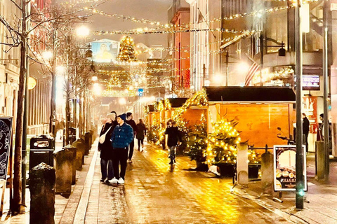 Tour a piedi di Natale a ReykjavikReykjavik: tour guidato a piedi della città di Natale