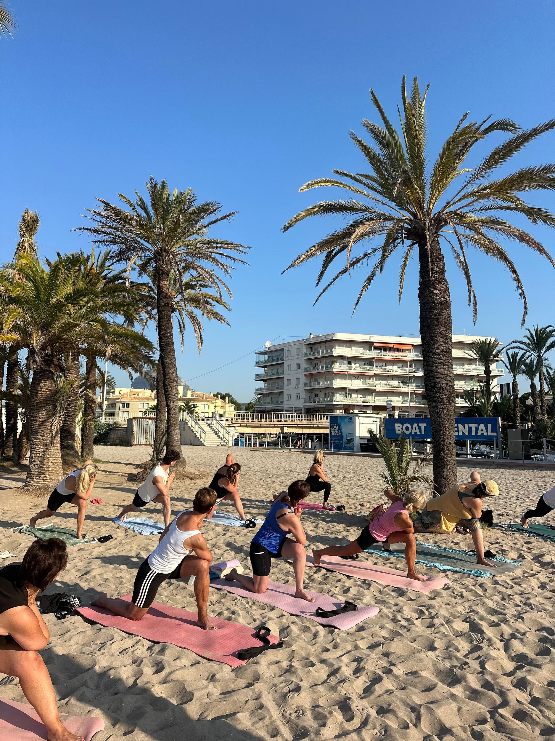 Jávea: STRAND-YOGA-Kurs an der Playa de L'Arenal (Englisch)