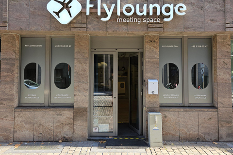 Flylounge: Ticket for a flying experience in an immersive flight simulator Flylounge: 60-minute immersive flight simulator ticket + 5-minute drone demo