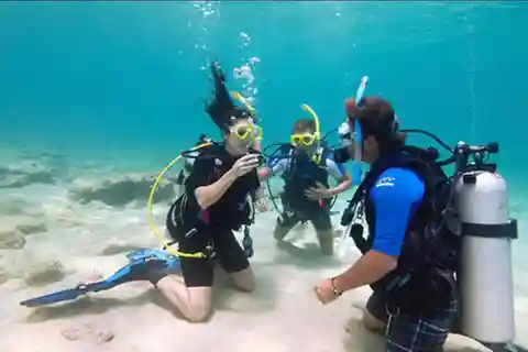 PADI Discover Scuba Diving: at Hol Chan Marine Reserve