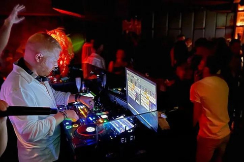 Rotterdam: New Year's Eve Pub Crawl Party and VIP Club Entry