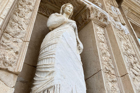 Au départ de Kusadasi : Éphèse, maisons en terrasse et temple d'ArtémisVisite privée à prix spécial pour les groupes de plus de 5 personnes.