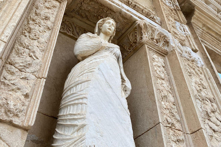 Au départ de Kusadasi : Éphèse, maisons en terrasse et temple d'ArtémisVisite privée à prix spécial pour les groupes de plus de 5 personnes.