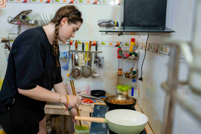 Ninh Binh: Cook & Dine Cooking Class with Local Silk Artisan