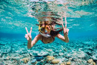 Rosas, viagem de barco com caiaque, surf de paddle e lanches - Housity