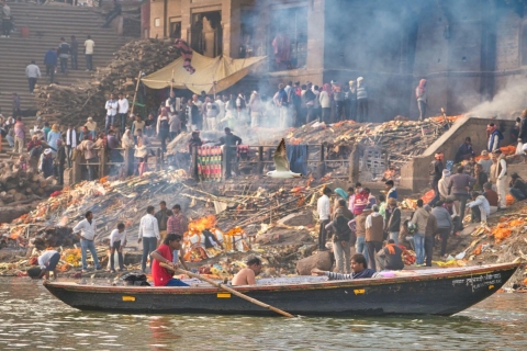Varanasi : Visite guidée de Varanasi et Sarnath en voiture (journée complète)Transport privé, guide touristique, droits d'entrée et promenade en bateau
