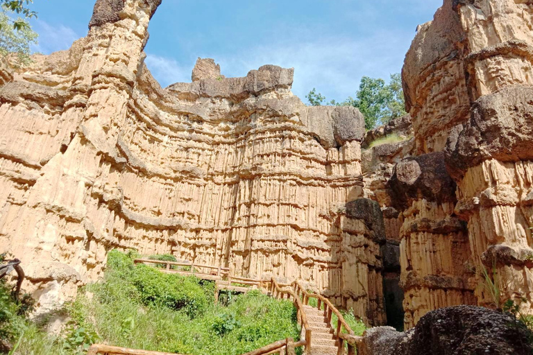 Pha Chor Canyon and Handicrafts Tour