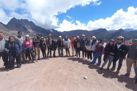 Excursión a la Montaña Arco Iris de Cuzco Montaña de los Siete ColoresMontaña Arco Iris Perú / Montaña de los Siete Colores (Vinicunca)