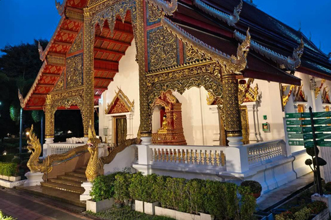 Chiang Mai: Old City Walking Tour with Temples & History Small Group Without Entry Fees