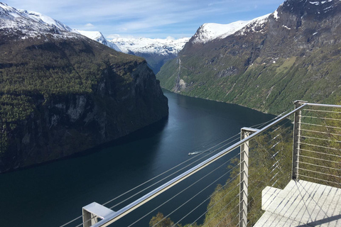 From Hellesylt: Geiranger Highlights Tour with Photo Stops