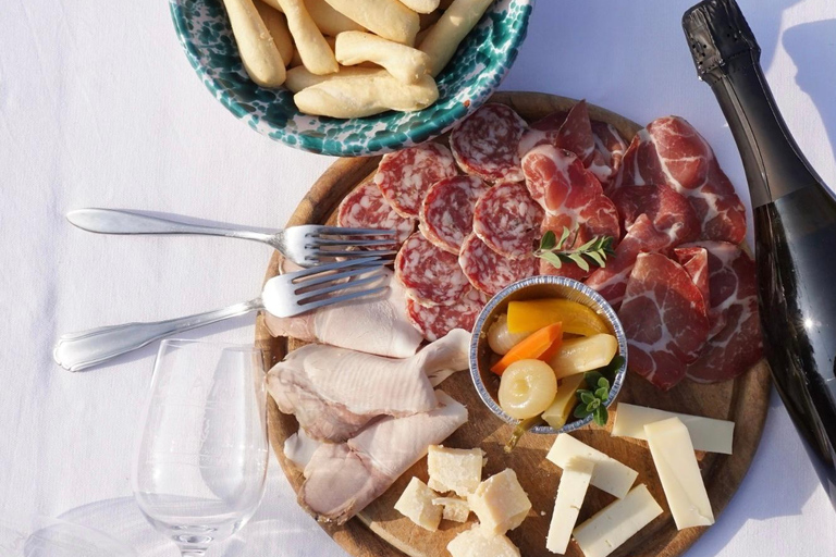 Prosecco Hills Private Tour All inclusive. 2 wineries+lunch
