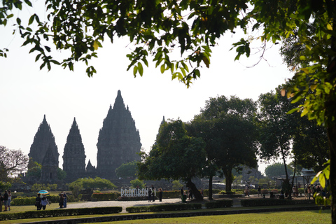 Yogyakarta: Borobudur sunrise,guarantee climb-up& Prambanan Borobudur Sunrise sharing Tour Without Ticket