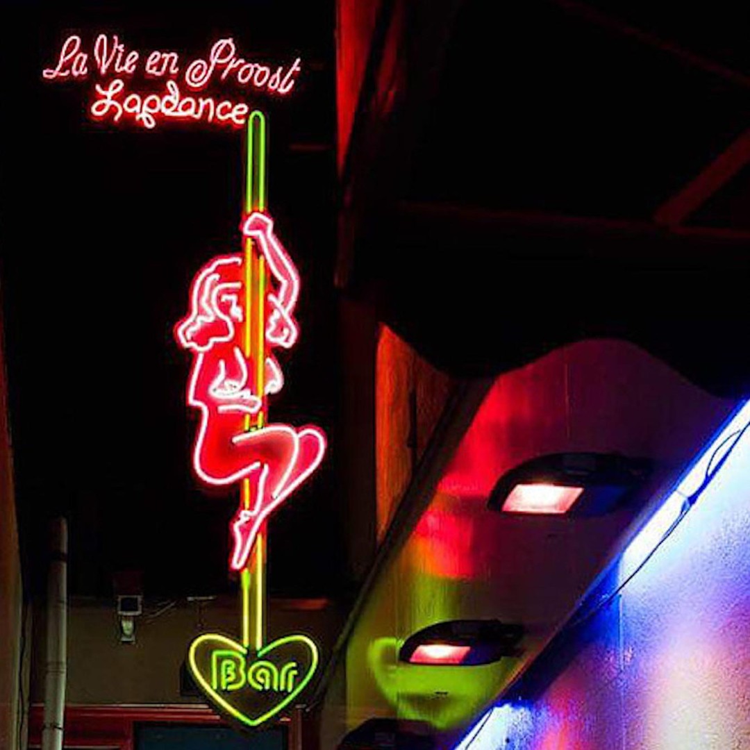 Amsterdam: Red Light Tour Exclusive + Peep Show | GetYourGuide