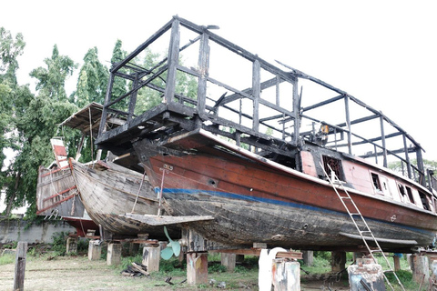 Ayutthaya: Private Boat Tour with Photographer & Shipyard