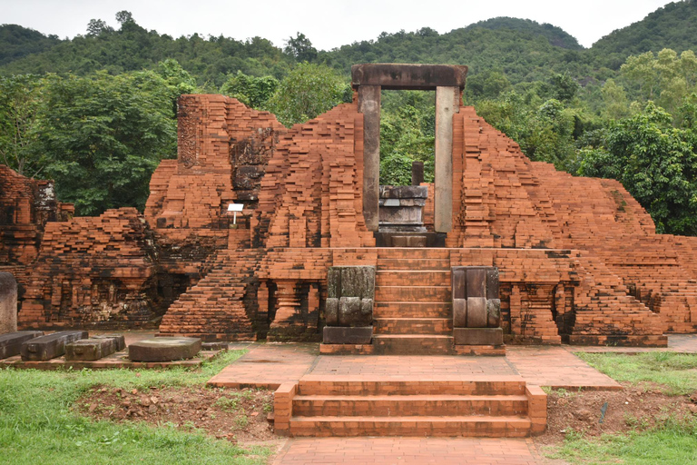 From Hoi An/Da Nang: Tour My Son Sanctuary with car and Boat Shared Tour : Da Nang Pickup