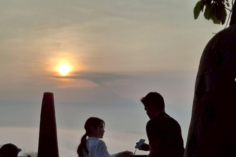 Yogyakarta: Borobudur Temple & Setumbu Hill Sunrise Tour