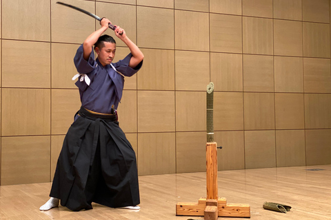 Tokyo: Samurai & Ninja Experience with a real sword Samurai Sword Mastery Experience