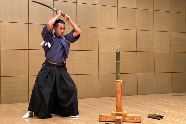 Tokyo: Samurai & Ninja Experience with a real sword Samurai Sword Mastery Experience