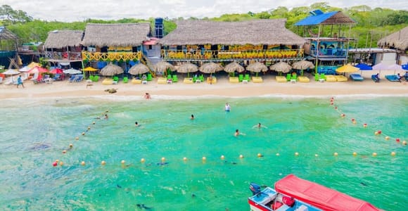 Barú Island: Playa Tranquila by motorboat + Rosario Islands tour