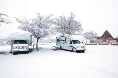 Toronto: Avventura in tubing sulla neve in camper