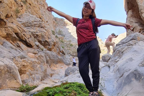 Muscat: Fanja, Wadi Qurai, and Sumail Castle Day Trip