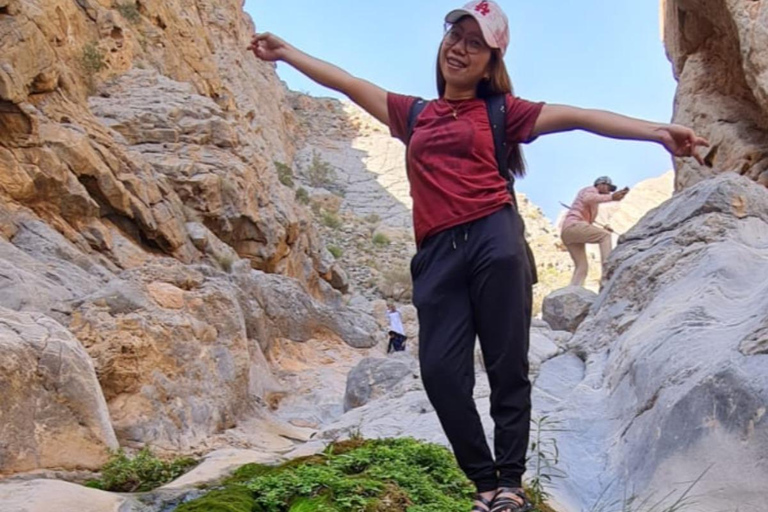 Muscat: Fanja, Wadi Qurai, and Sumail Castle Day Trip