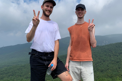 Wandern und Trinken in der Küstenstadt