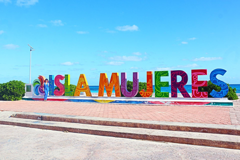 Isla Mujeres: All-Inclusive Catamaran with Open Bar, Snorkel and Lunch Jet Ski Tour to Isla Mujeres and Contoy