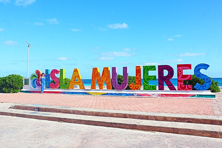 Isla Mujeres: All-Inclusive Catamaran with Open Bar, Snorkel and Lunch Jet Ski Tour to Isla Mujeres and Contoy