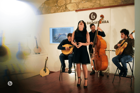 Porto: Fado-konsert med portvin i Historisk musikaffär