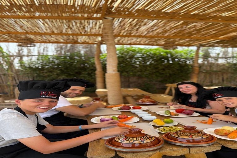 Desde Agadir: clase de cocina marroquí y visita al mercado localDesde Agadir: clase de cocina marroquí y visita a un mercado local