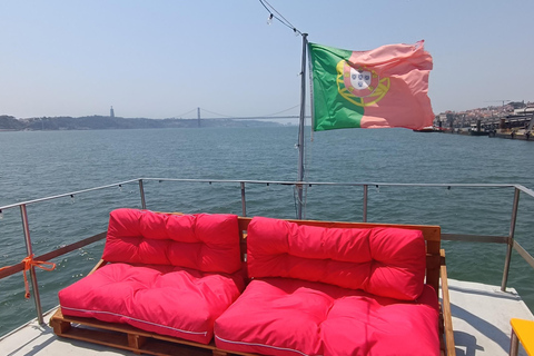 From Lisbon: Cascais Express Scenic Cruise Cascais Express Scenic 2 Hour Cruise from Lisbon