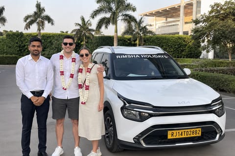 New Delhi: Airport To Hotel One-Way Luxury Transfer