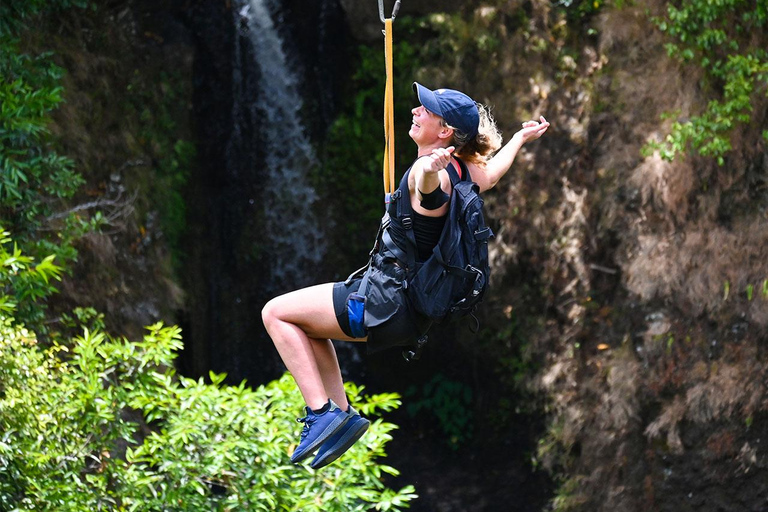 Mauritius: La Vallée des Couleurs, Wasserfall-Zipline