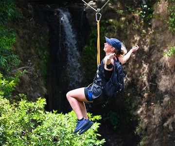 Mauritius: Vallé Advenature Park: Vattenfall Zipline