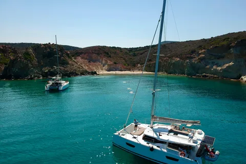 Milos: Half-Day Morning Catamaran Cruise to Kleftiko