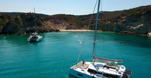 Milos: Half-Day Morning Catamaran Cruise to Kleftiko