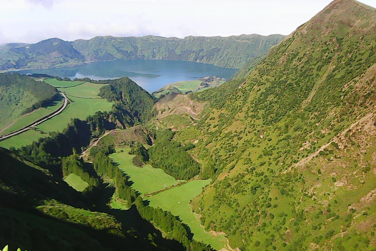 Guided Tour to the green & bleu Lake of Sete Cidades excursões em terra á Lagoa Verde e azul das sete cidades