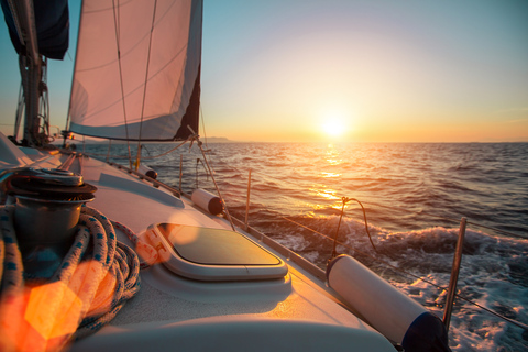 Santorin : croisière au coucher du soleil av. BBQ & boissons