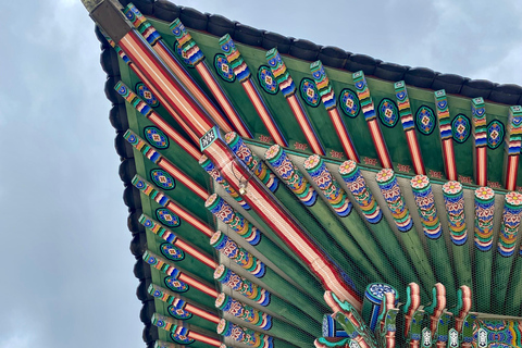 Séoul : visite matinale du palais de Gyeongbok, du musée folklorique et du templeSéoul : Palais de Gyeongbok, musée folklorique et visite du temple