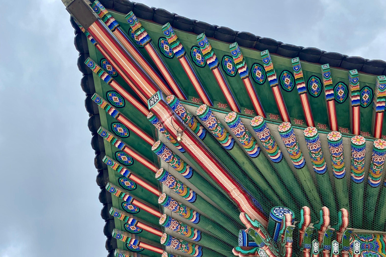 Séoul : visite matinale du palais de Gyeongbok, du musée folklorique et du templeSéoul : Palais de Gyeongbok, musée folklorique et visite du temple