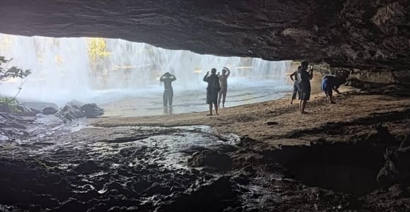 Chiang Mai: Mae Puai Waterfall Trek & Bamboo Rafting Tour