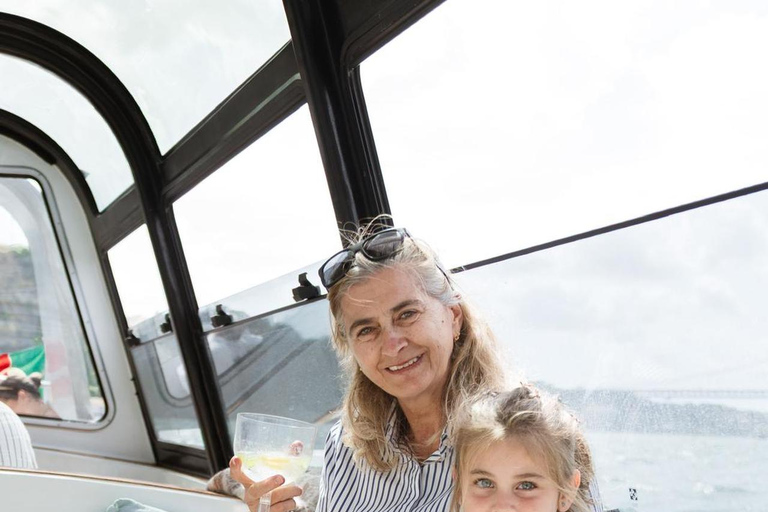 Lisbon – Sangria Social Premium Boat Experience Lisbon: Sangria Vibe Premium Boat Experience