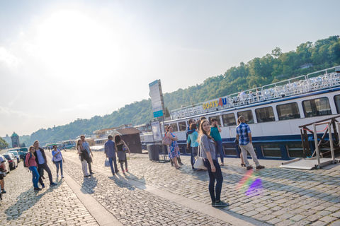 Praga: Crucero turístico en barco con cena buffet